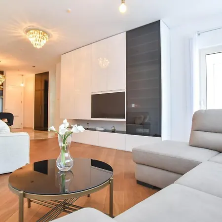 Prometheus Apartman *